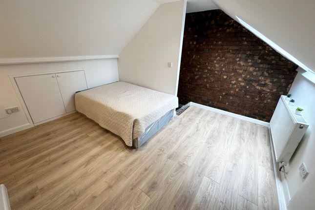 Thumbnail Room to rent in Willow Vale, London