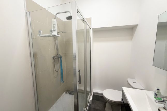 19, St. Helens photo 2