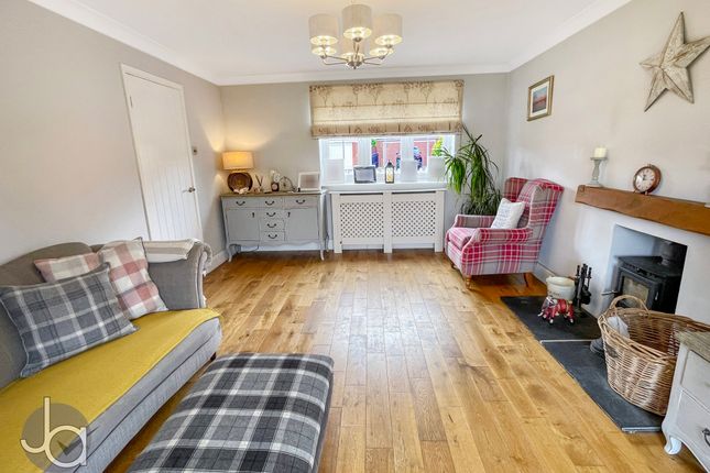 3, Gainsborough Close, Colchester photo 2