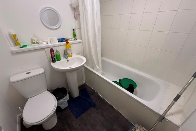 65, Keats Close, Enfield photo 5