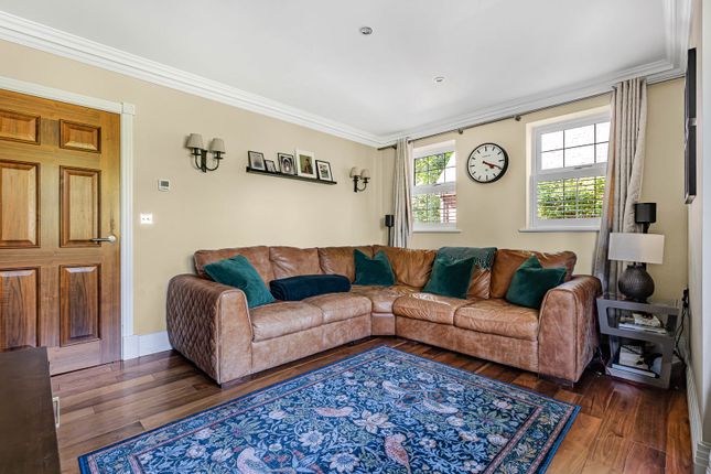 16 Barons Wood,, Tite Hill, Surrey photo 3