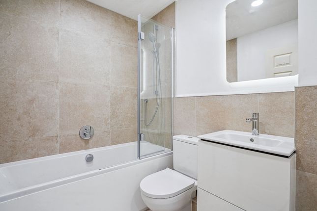 14 Orchard Close, Beaconsfield photo 3