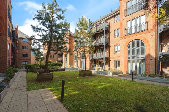 Thumbnail Flat for sale in Cannons Wharf, Tonbridge, Kent