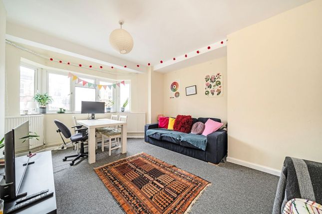 Flat 23, Barton Court, Barons Court Road, London photo 2