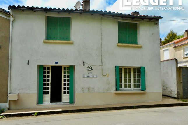 Thumbnail Villa for sale in Beugnon-Thireuil, Deux-Sèvres, Nouvelle-Aquitaine