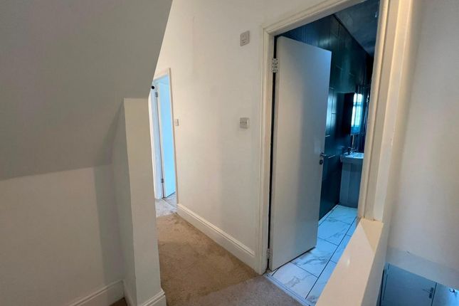 31, Cinnamon Street, Rochdale photo 3