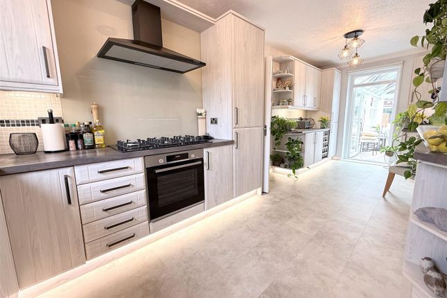 81, Trenchard Close, Newton photo 2