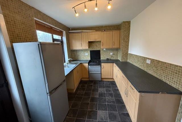 8, Beacon Grove, Bradford photo 4
