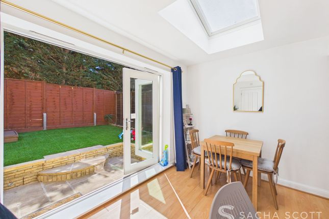 69 Worcester Road, Sutton photo 4