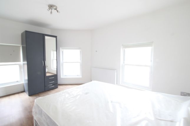 Thumbnail Flat to rent in Queen Street, Maidenhead