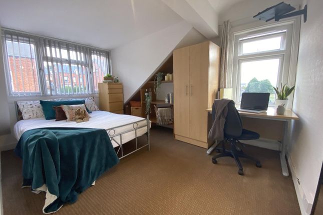 Bright, Neatly Presented Double Bedroom With A Com...