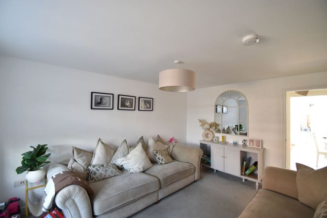 7, Stacksteds Place, Maidstone photo 3