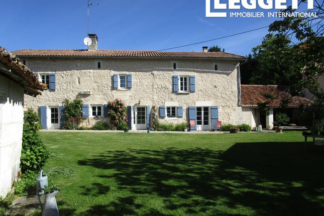 Villa for sale in La Rochebeaucourt-Et-Argentine, Dordogne, Nouvelle-Aquitaine
