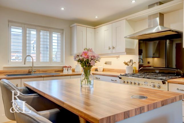 5, Manor Gardens, Swadlincote photo 4