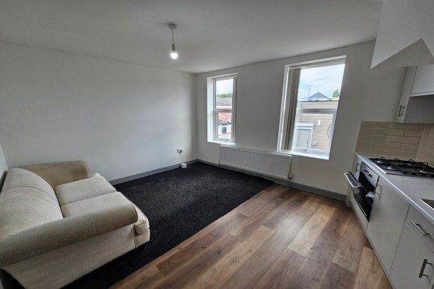 Flat to rent in Cape Hill, Smethwick