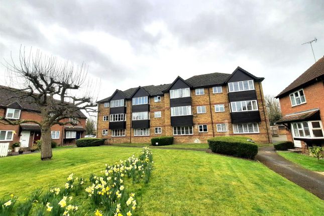 Thumbnail Flat to rent in River Meads, Stanstead Abbotts, Ware