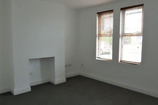 60 Moorcroft Drive, Bradford photo 4