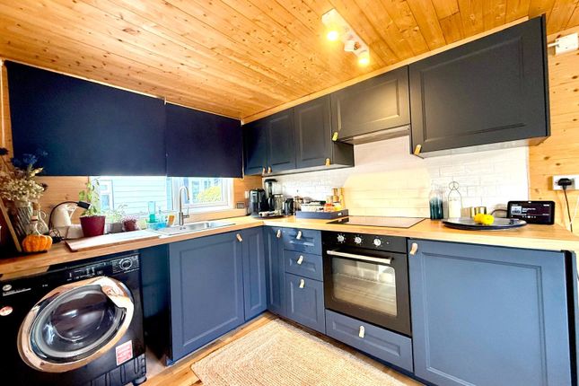 3, Vine Close, Mytchett photo 3
