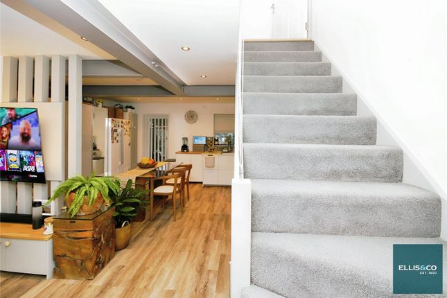 21, Compton Close, Golders Green photo 4
