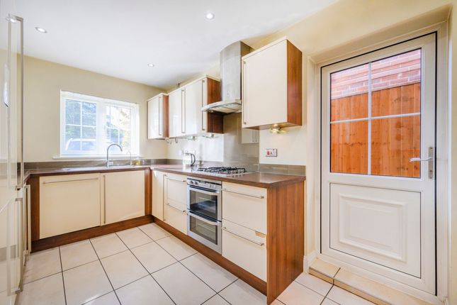 36 Farnesdown Drive, Wokingham photo 3