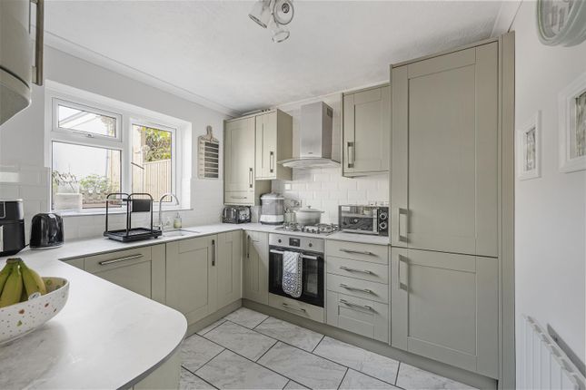 31, St. Martins Crescent, Denton photo 2