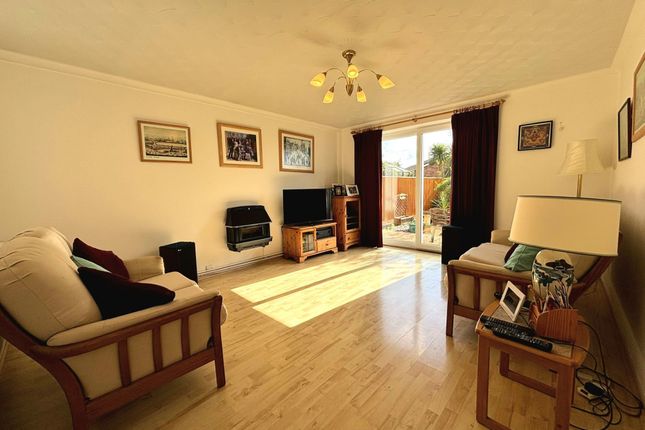 67 Priory Oak, Bridgend photo 2