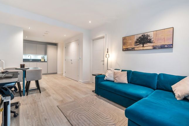 3 Cendal Crescent, Whitechapel photo 3