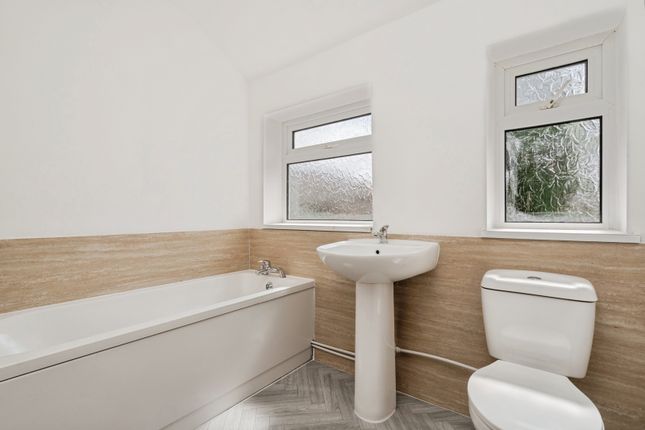 54, Wasdale Avenue, Bolton photo 4