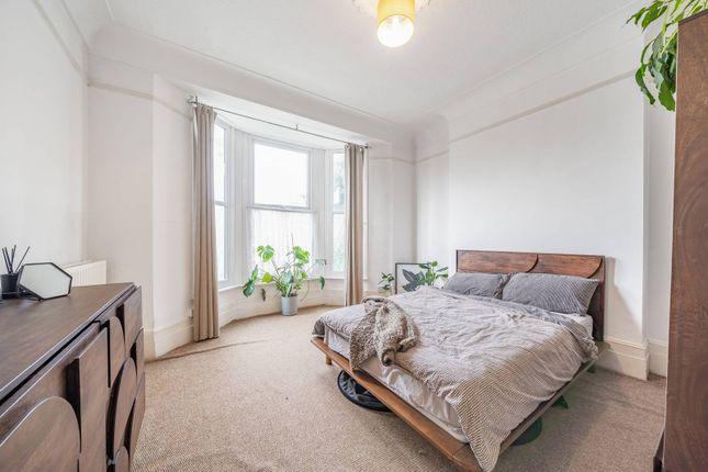 Flat to rent in Horsford Road, Brixton, London