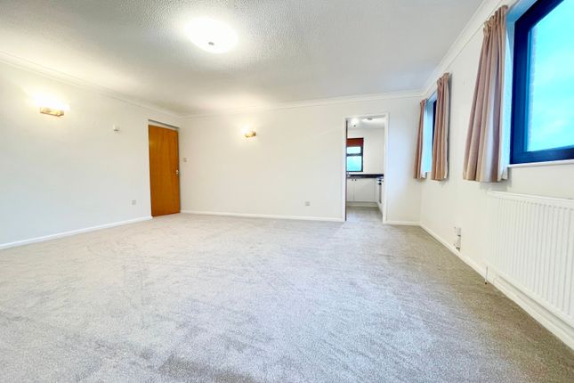 7 Oak Manor, 130 Hales Road, Cheltenham photo 3