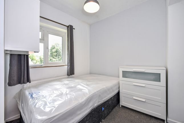 Room 4, 76, Wavell Way, Winchester photo 2