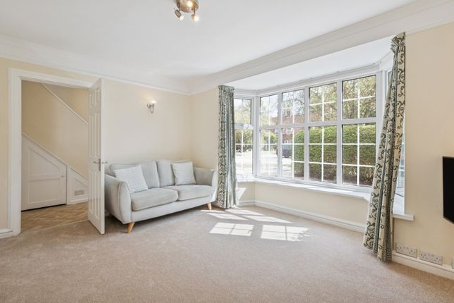 16, Longcroft Lane, Welwyn Garden City photo 4