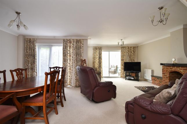 5, Cockcrow Wood, St. Leonards-On-Sea photo 3
