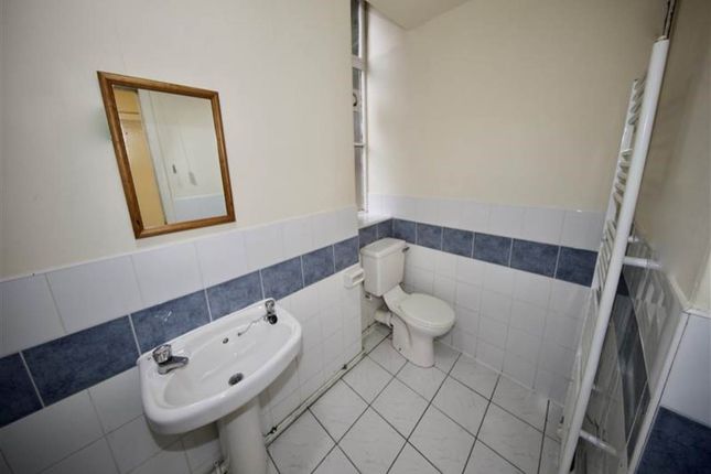 Flat to rent in Meadowside, Dundee