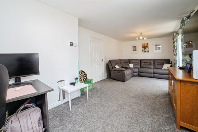 10, Woodlark Close, Mansfield photo 3