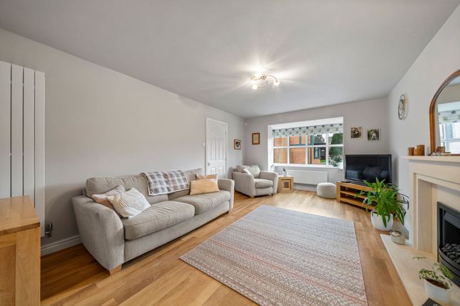 10 Evesham Close, Leigh photo 2