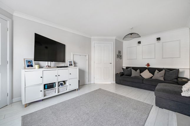 2, Angus Close, Wokingham photo 4