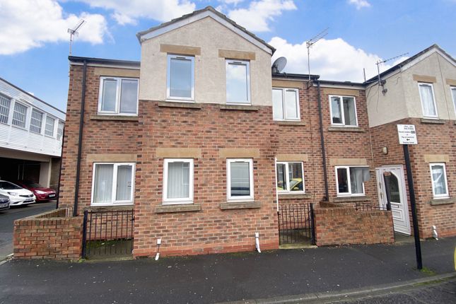 2-bed house on 14, Wallsend, £800/mo