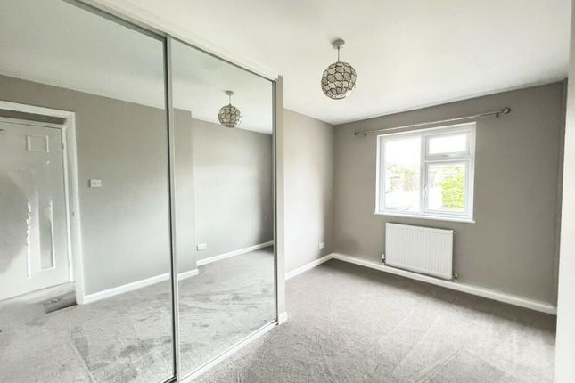 6 Pollards Fields, Knottingley photo 4