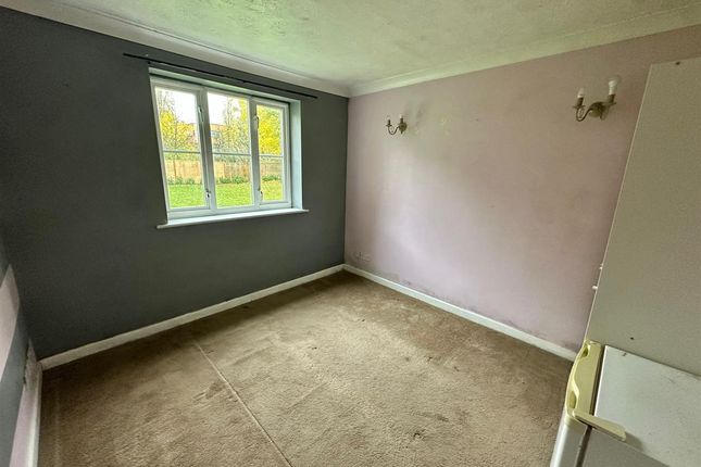 2, Minimax Close, Feltham photo 4