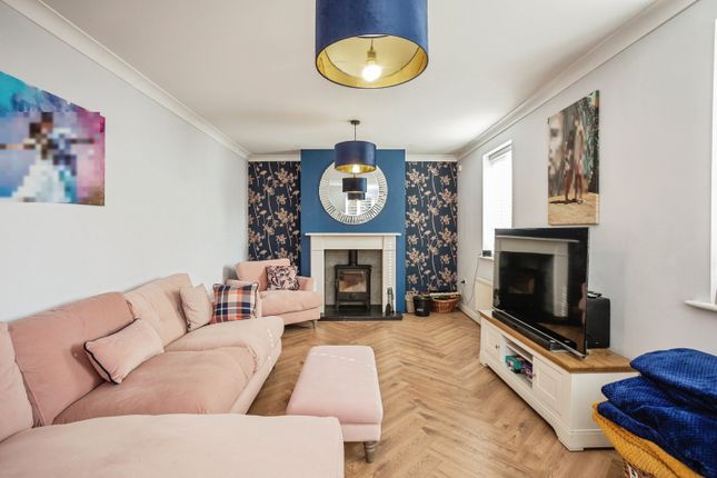 34, Coltsfoot Drive, Bourne photo 2