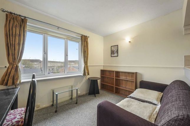 Flat for sale in Goodwin Close, London
