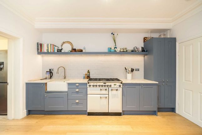 127, Ravenslea Road, London photo 4