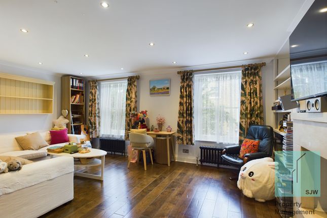Duplex to rent in Goodge Street, London