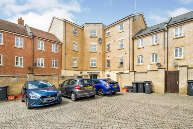 Flat for sale in Doulton Close, Swindon, Wiltshire