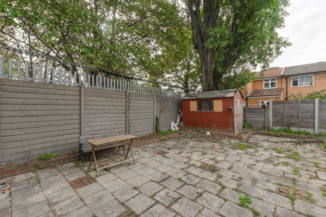 End terrace house for sale in Cowbridge Lane, Barking