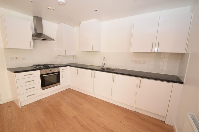 Thumbnail Flat to rent in Bellingham Lane, Rayleigh