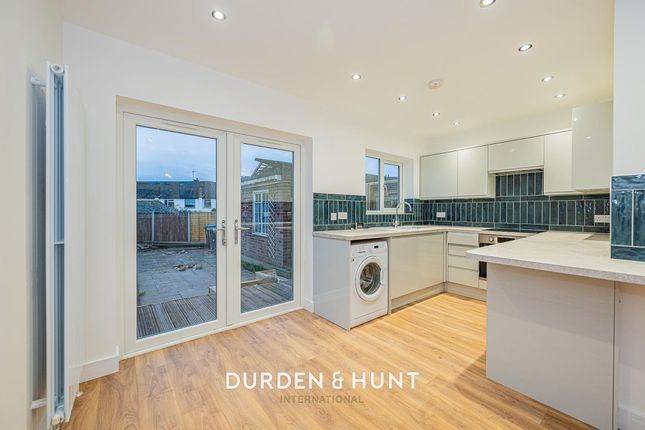 7 Oakwood Hill, Loughton photo 4