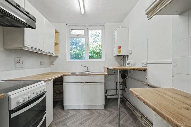 29 Radstone Court, Woking photo 4