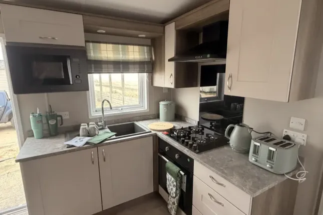 Manor Road, Caister-on-Sea photo 4